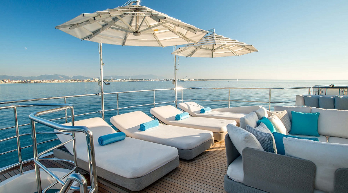 Аренда яхты Benetti Crystal 140 - NELA (Soy Amor) во Франции